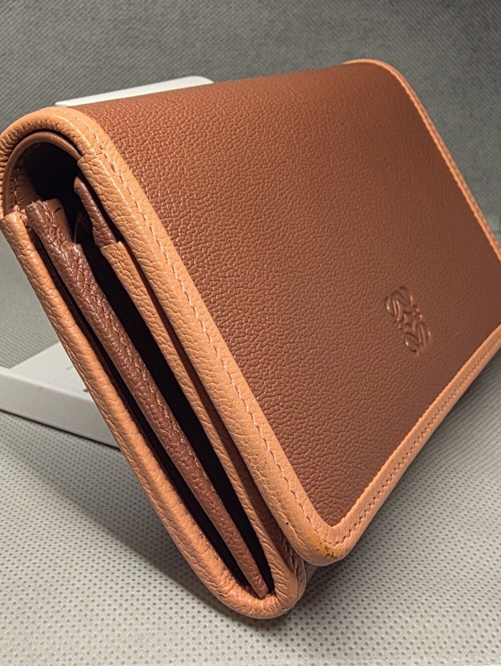 Loewe Two-Tonel Leather BifoldWallet - Picture 9 of 11